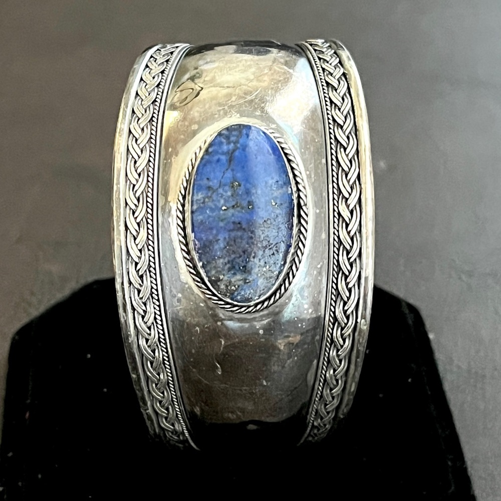 🔴SALE🔴 Vintage sterling silver lapis lazuli wide cuff bracelet - Picture 4 of 10